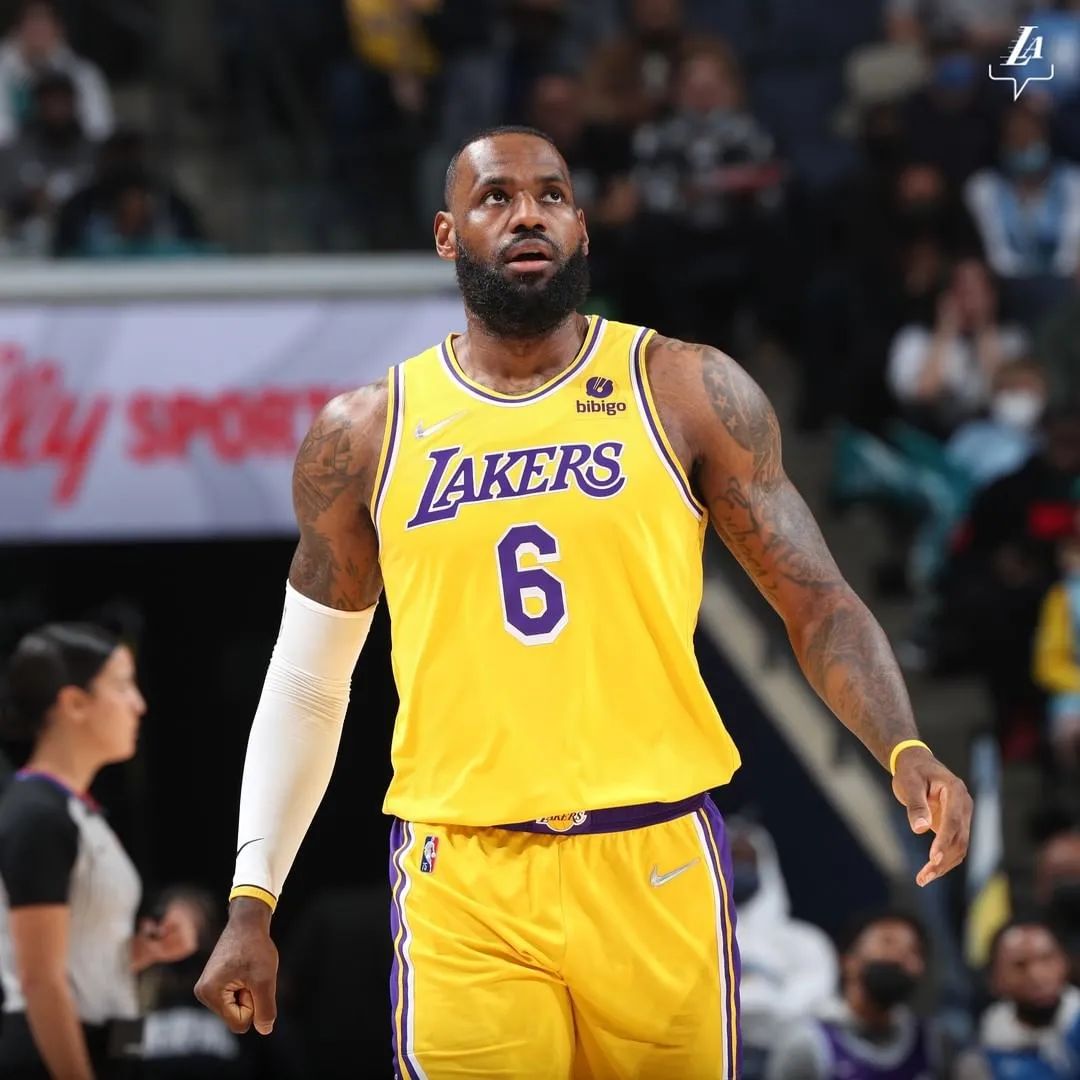 逆转!詹姆斯轰8记三分,砍37分也拯救不了这支湖人-友友