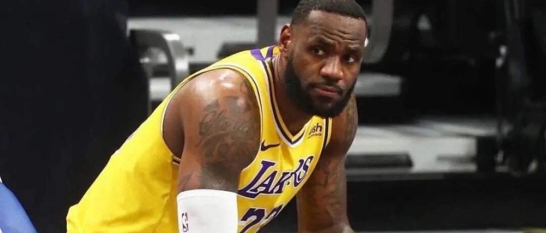 赢了！詹姆斯浓眉55分！21分逆转，变成水花兄弟了！