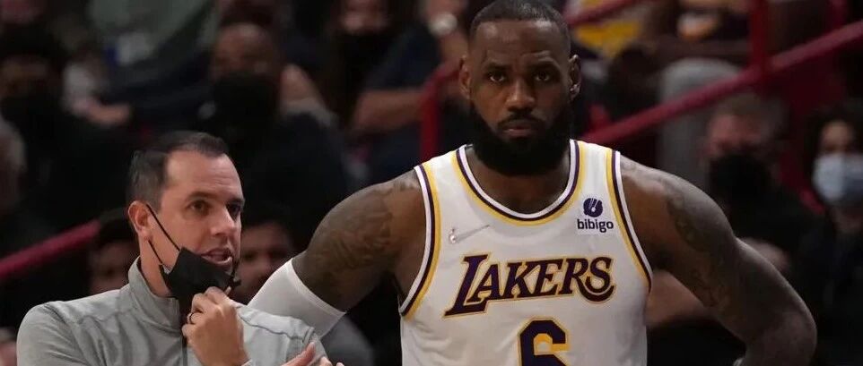 保住了！湖人留下他！放弃追逐一人，他场均20.1分4.8板2.6助