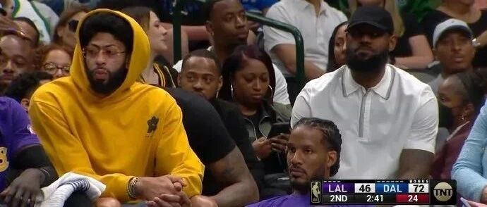 一湖人因伤赛季报销！湖人正式掉出附加赛区......