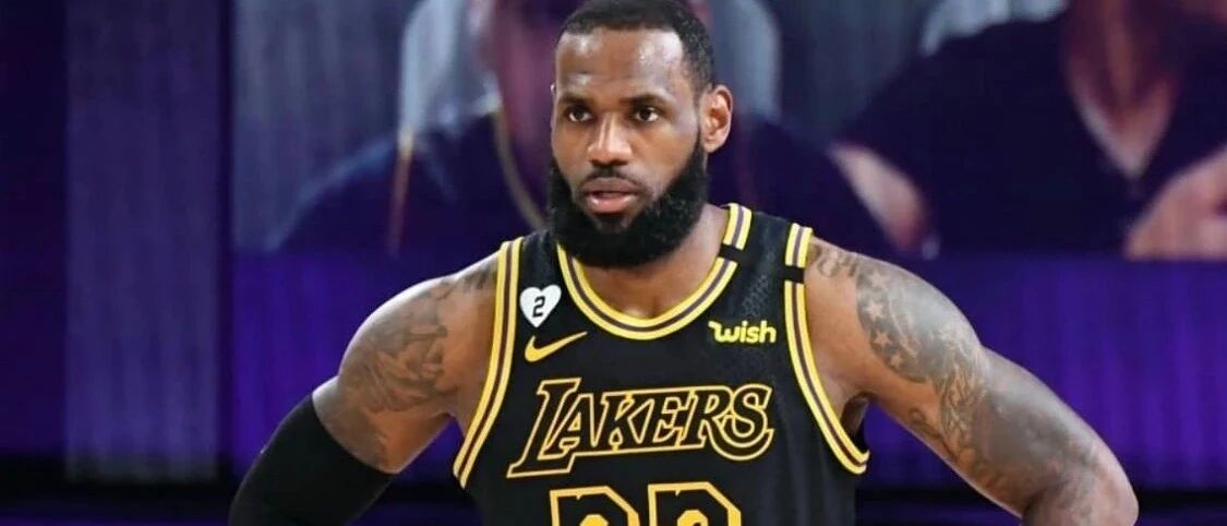 赢了！湖人2-0热火！合砍65分23篮板10助攻，彻底打疯！