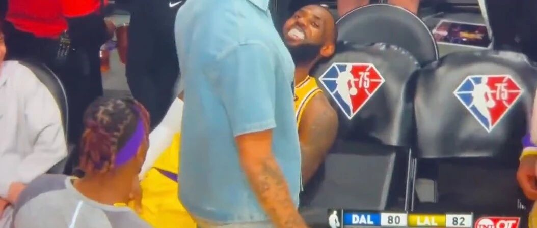 官宣！签了！湖人又输！连进3个超远三分后，詹姆斯累瘫