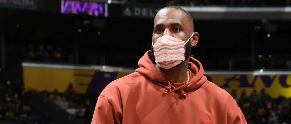 湖人输了！11人退赛！最后一节，直接爆了