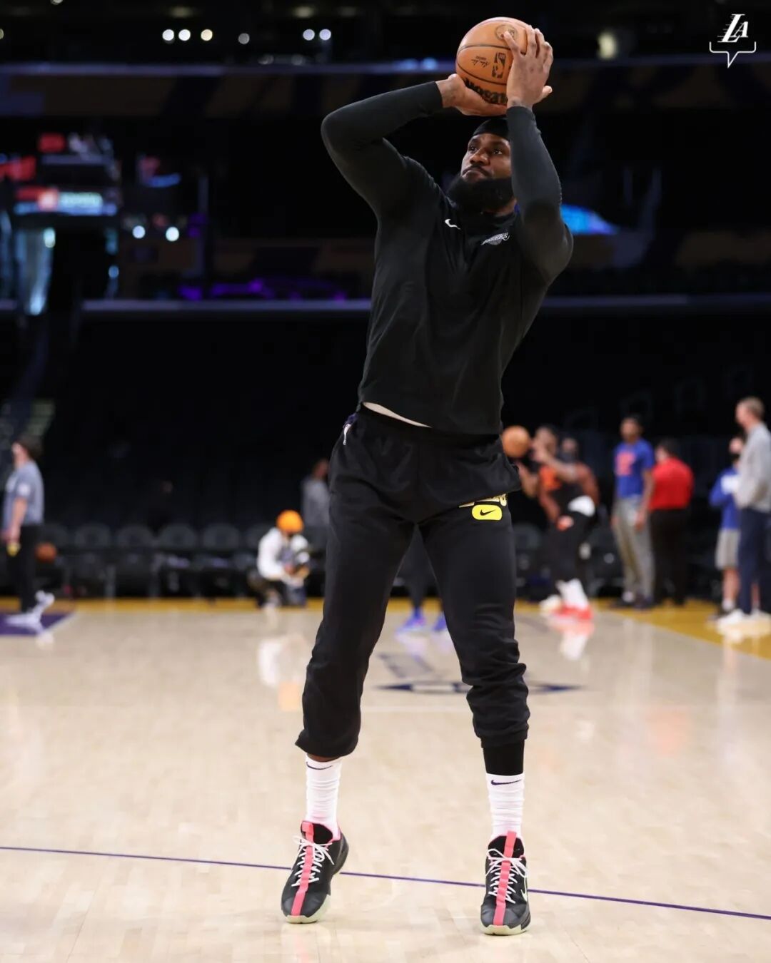 21分逆轉！詹姆斯複出砍下三雙，威少被棄用了（詹姆斯50分三雙）