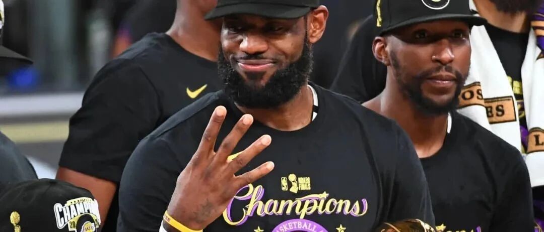 太惨！刚夺冠就被湖人抛弃！霍华德痛哭，詹姆斯：我还能再战好几年！