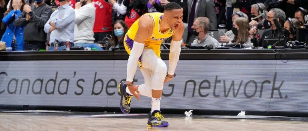 排队道歉！2个神仙球！看湖人这场，值了！