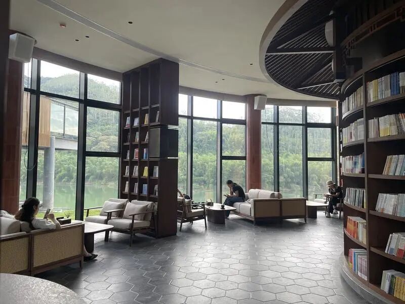 国庆假期，不少游客前来香溪湾驿站。来源：泊心云舍