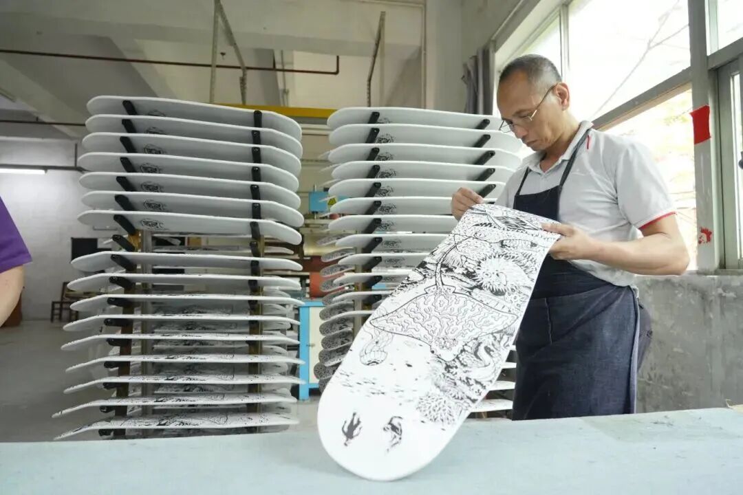 杰诚运动生产的滑板。许文昌 摄