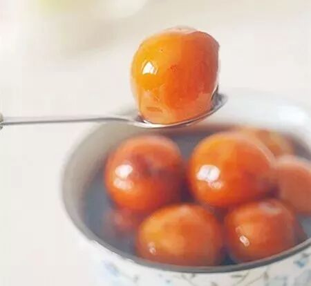 红酒这么配，皮肤白到会发光？