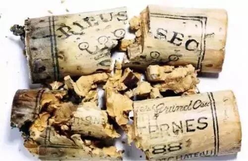 如何处理葡萄酒的断塞问题？