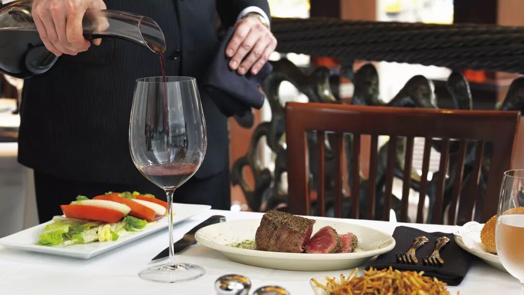 晚饭喝红酒，大量排出身体内的毒素，可惜没几个人知道!