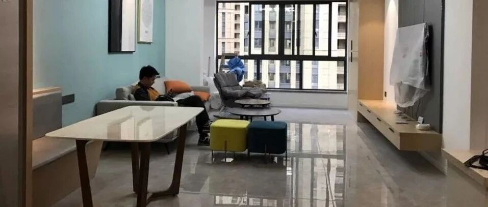 老公在厕所门口打个柜子，超实用，跟卧室一起，能装下“全世界”