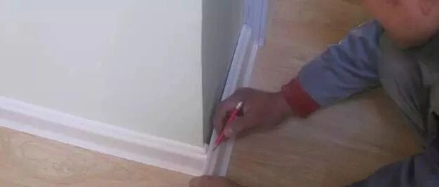 如果师傅这样给你贴踢脚线，记得要多给师傅两包烟，太良心了