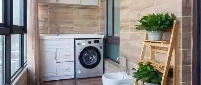 邻居见我家阳台装一吊柜，嘴上说难看，回家就叫师傅做了！