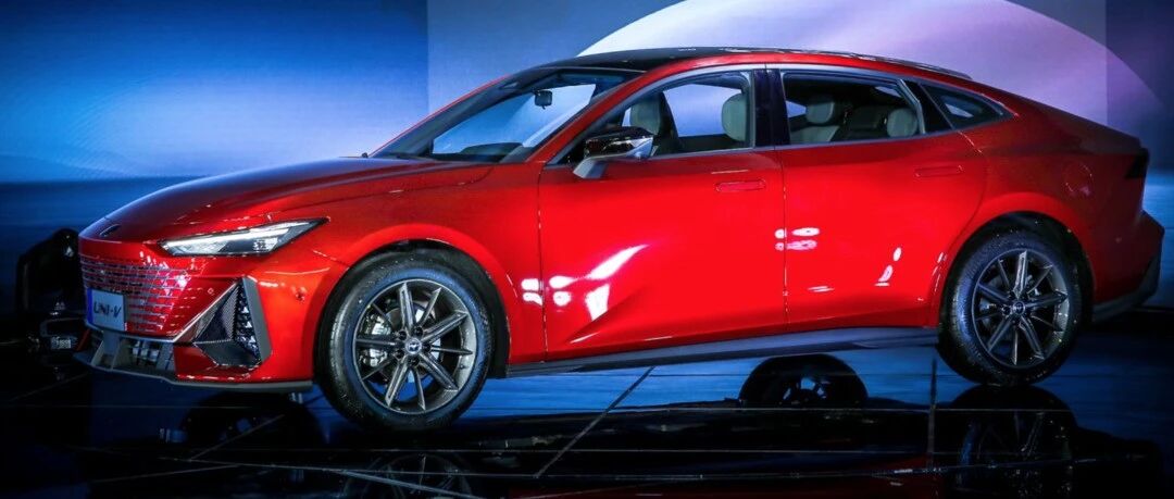 顶配13.49万元，造型前卫 长安UNI-V怎么样