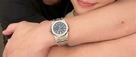 #霍建华为林心如庆生照#上热搜，你认出他戴的表了吗？