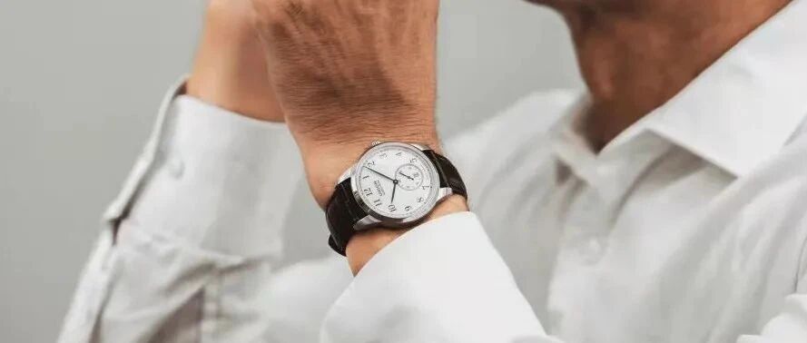 万元左右，有哪些适合穿西装戴的低调机械表？