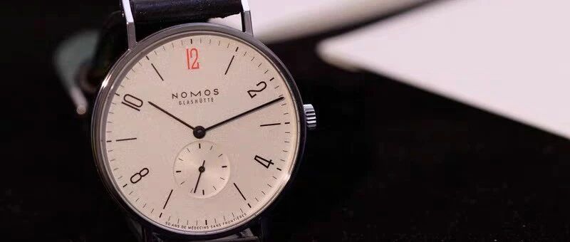 38，马臀皮，国内可买，一万多的NOMOS新款红12真的无理由拒绝