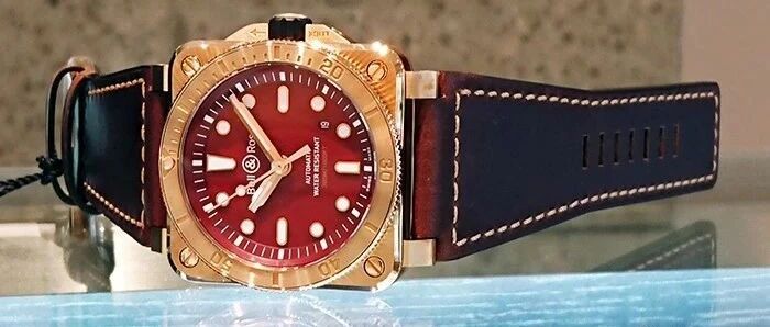 绿盘的青铜腕表不稀奇，红盘的青铜腕表你知道几款？