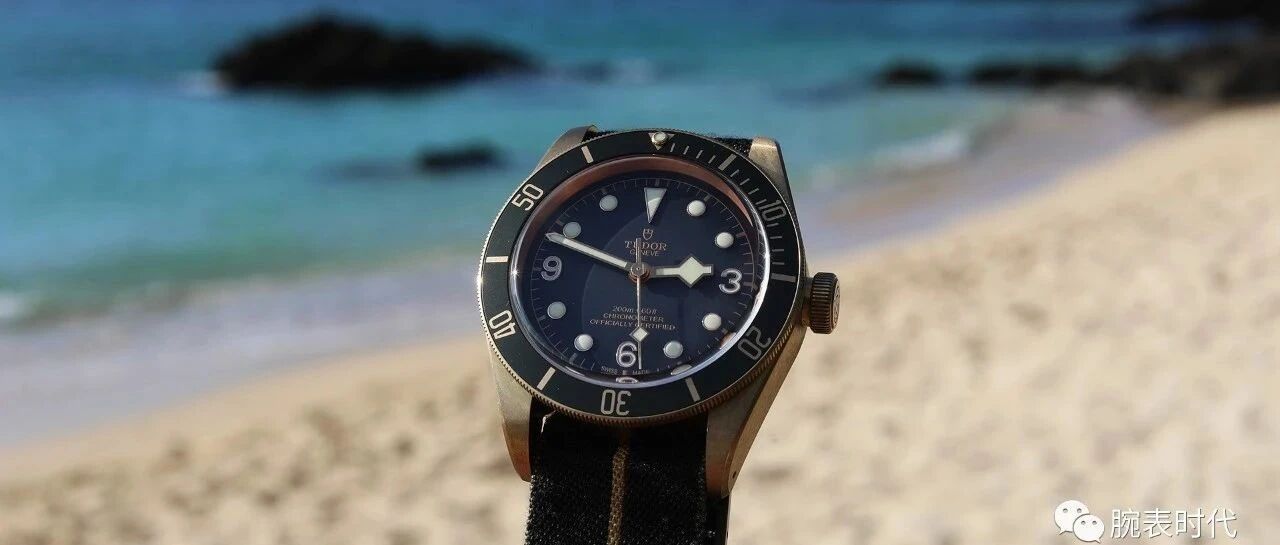 相比今年大火的海军蓝，我还是喜欢石板灰铜盾