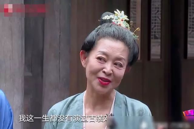 60歲倪萍太勵志，瘦身成功後穿古裝扮少女，關掉濾鏡滿臉皺紋！ 時尚 第3張
