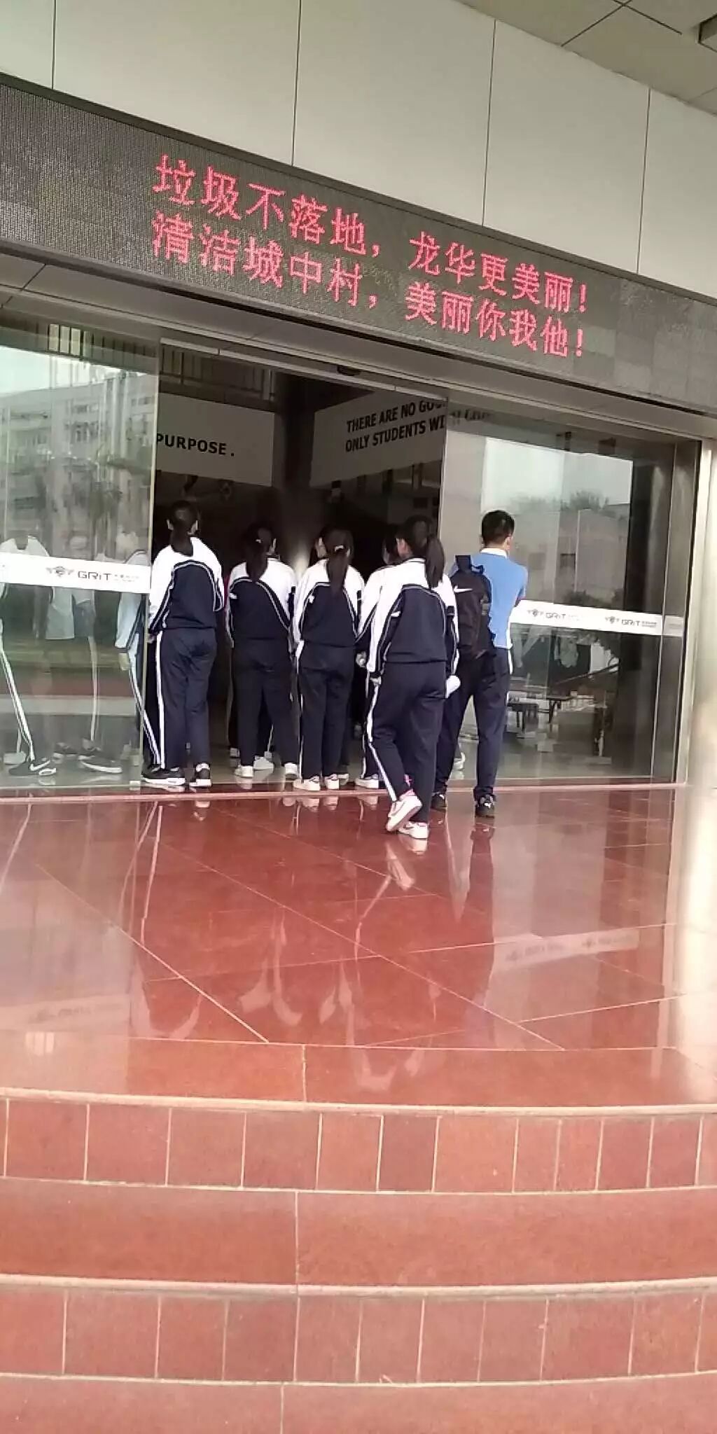 诗文趁年华，恰为少年时——深圳市龙华区第七届“三维悦读”高中生现场作文大赛