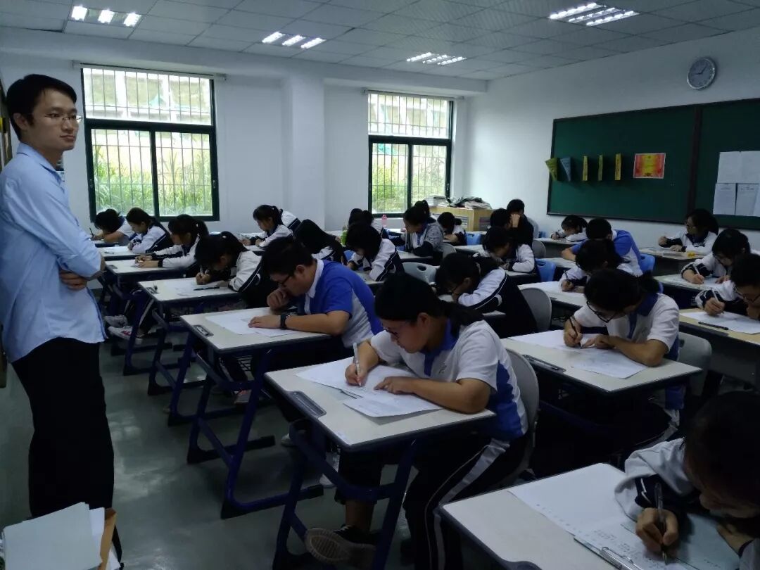 诗文趁年华，恰为少年时——深圳市龙华区第七届“三维悦读”高中生现场作文大赛