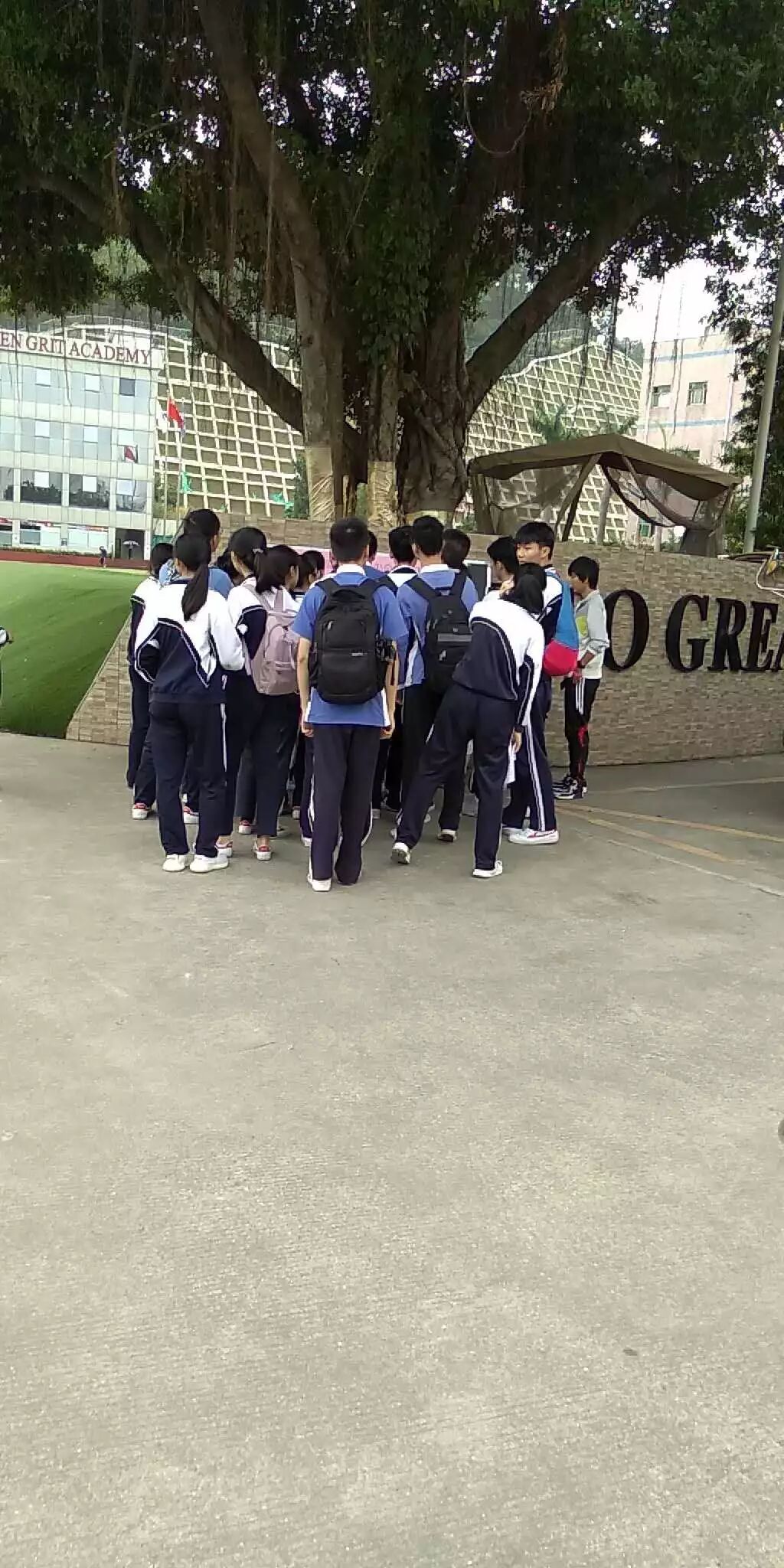 诗文趁年华，恰为少年时——深圳市龙华区第七届“三维悦读”高中生现场作文大赛