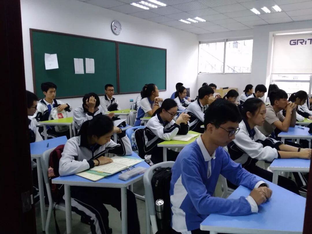 诗文趁年华，恰为少年时——深圳市龙华区第七届“三维悦读”高中生现场作文大赛