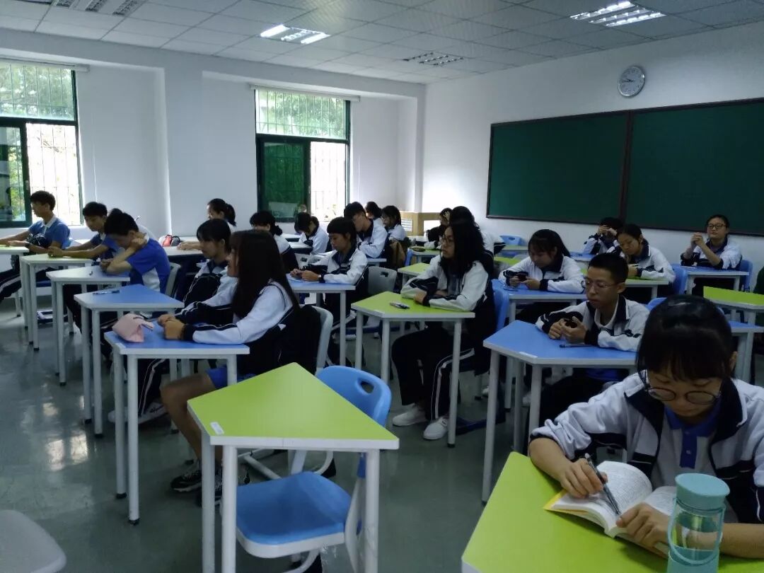 诗文趁年华，恰为少年时——深圳市龙华区第七届“三维悦读”高中生现场作文大赛