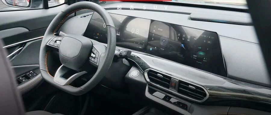 20寸轮毂+双12.3寸联屏，备受争议的国产SUV亮相惊艳众人，新增配置超实用！