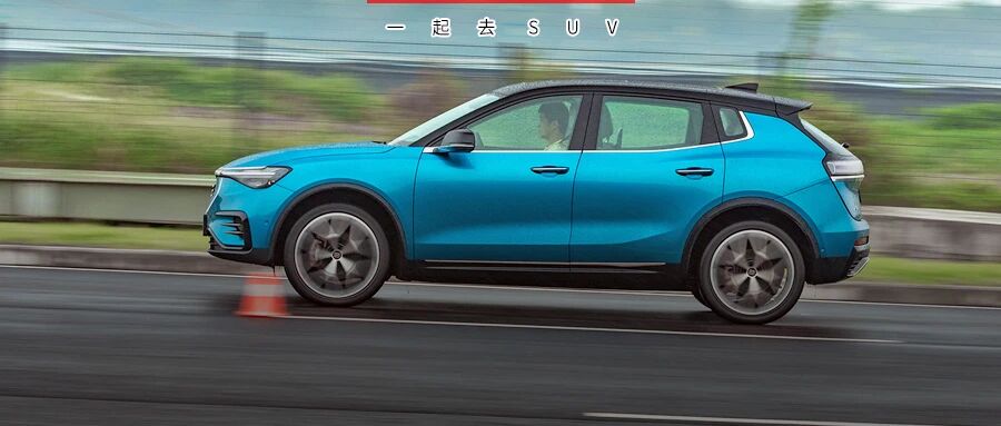 7.9秒破百，驾驶感受很出色！这台中型SUV竟配5块大屏幕，配置高得可怕！