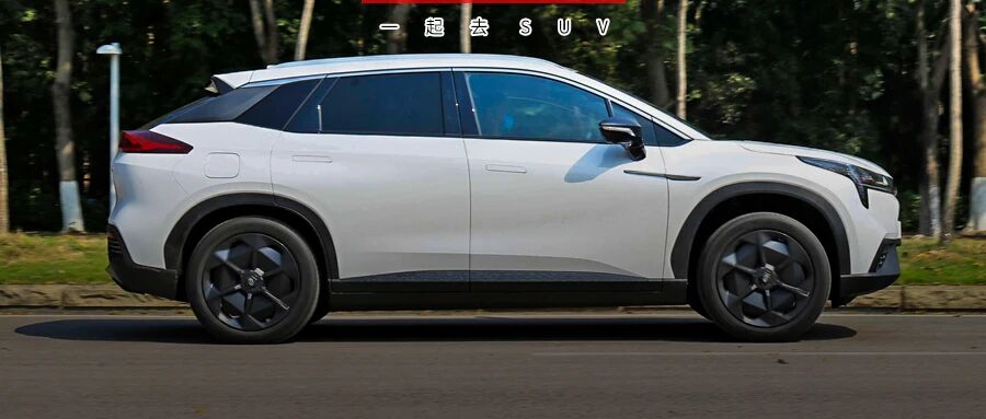 遇到这些不太起眼的SUV千万别挑逗，起步你就会输的很惨，太猛了！