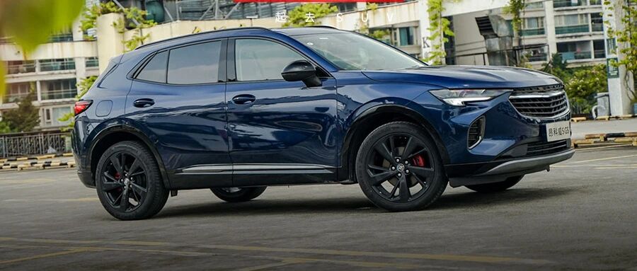 2.0T+9AT，全车黑化回头率100%，运动风合资SUV“可动可静”，开过都说好！