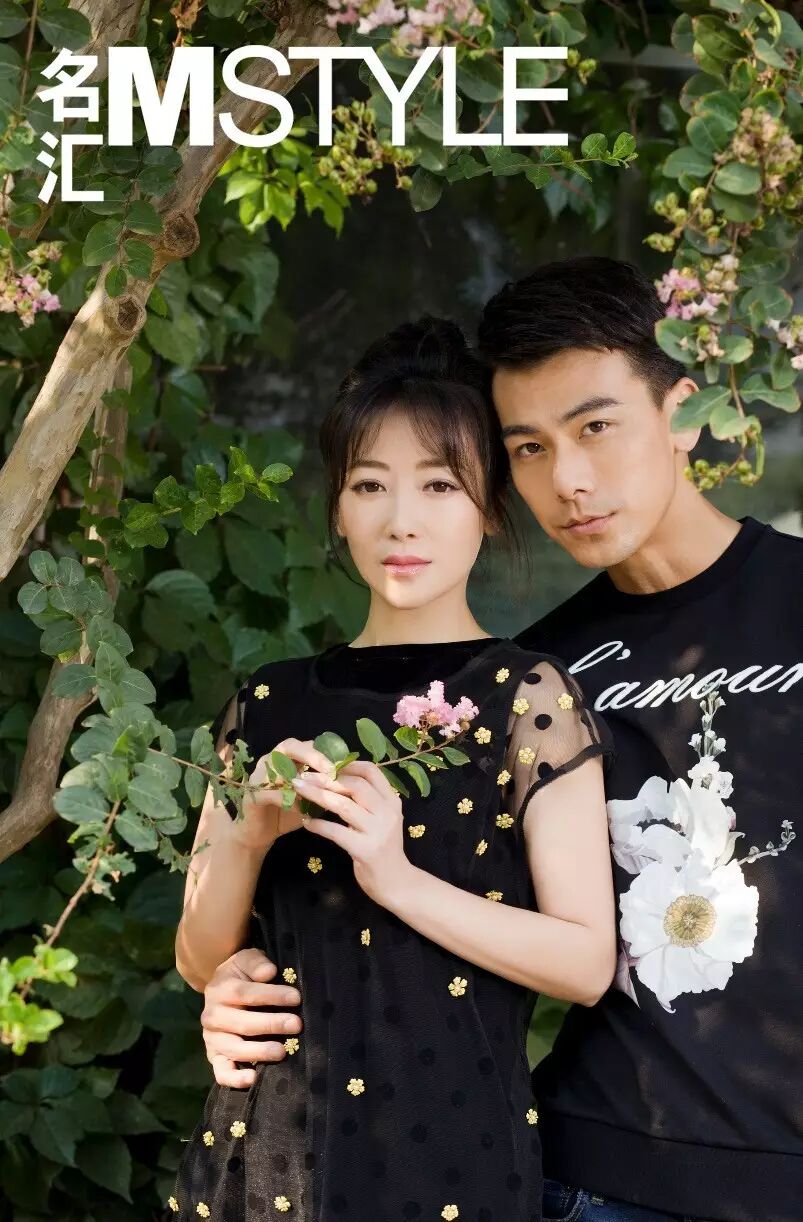 明星陈紫函戴向宇笨笨恐龙和精灵小宝的欢喜姻缘