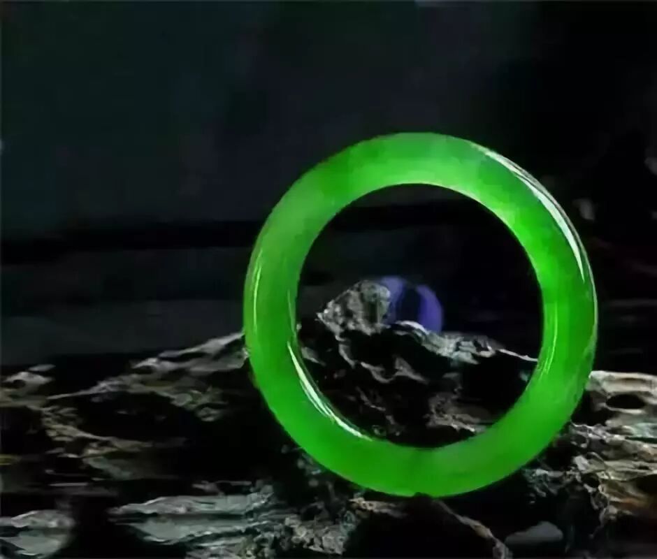 它是豆种翡翠里的爱马仕，十年前就值8000万！