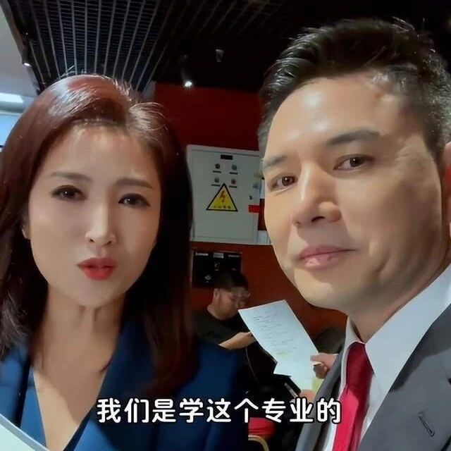 徐春妮:老同事相见分外亲,和赵普在北京音乐厅演出后台一起叙旧