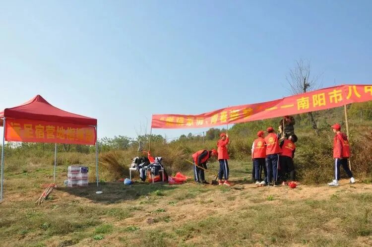 狼牙公司教官守护师生磨山远足​