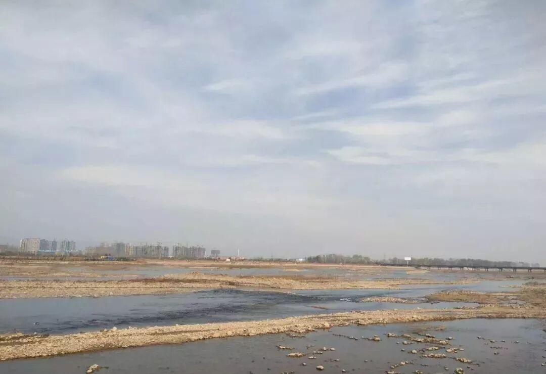 西小河属北汝河支流,河道全长15公里,汝州境内长5公里,总流域面积84.