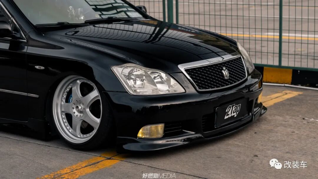 坐133长大的00后车友,用十二代皇冠玩低趴只为圆儿时改装梦-友友