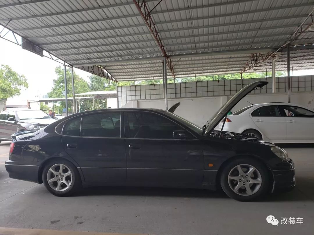 玩過皇冠後購入gs300走姿態 經典的四眼造型真是別有韻味 尋夢財經