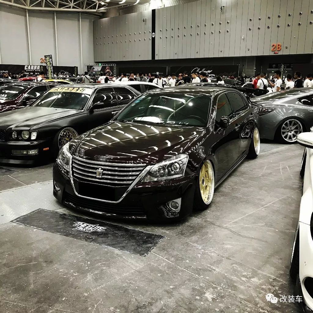 玩過皇冠後購入gs300走姿態 經典的四眼造型真是別有韻味 尋夢財經