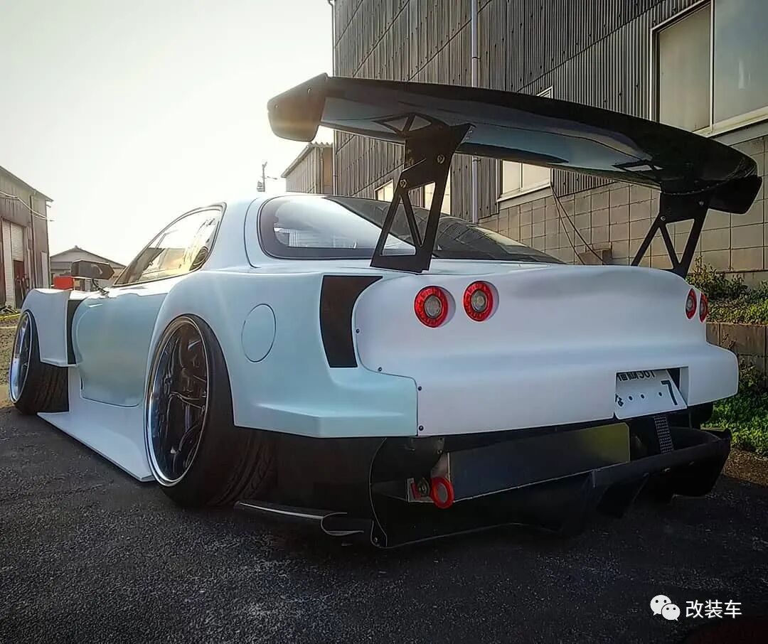 土豪金rx 7低趴竞技风格改装 趴下来犹如黄金甲上身 改装车 微信公众号文章阅读 Wemp