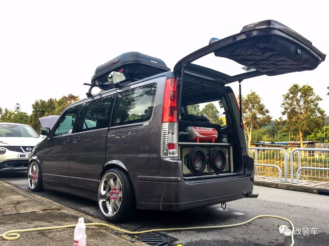 香港奶爸爆改本田溫馨七座車 沒想到他還是個瘋狂的貨車司機 改裝車 微文庫