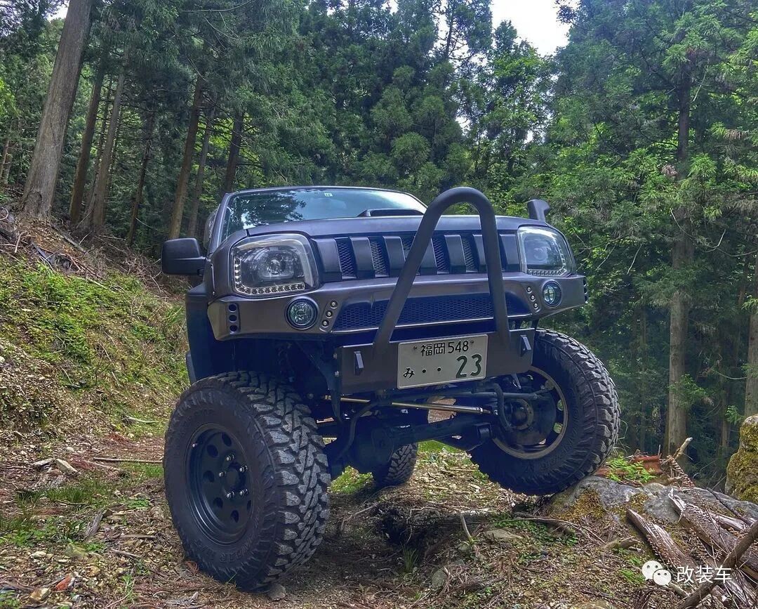 爱钓鱼的小姐姐同时拥有吉姆尼和350z 越野 漂移样样行 改装车 每日精选公众号文章