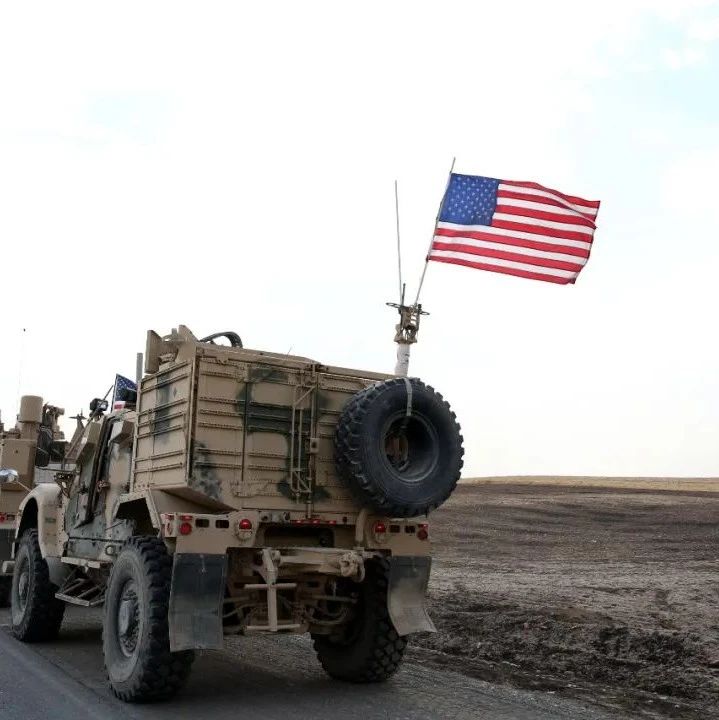 “美军40辆卡车在叙利亚偷粮食”