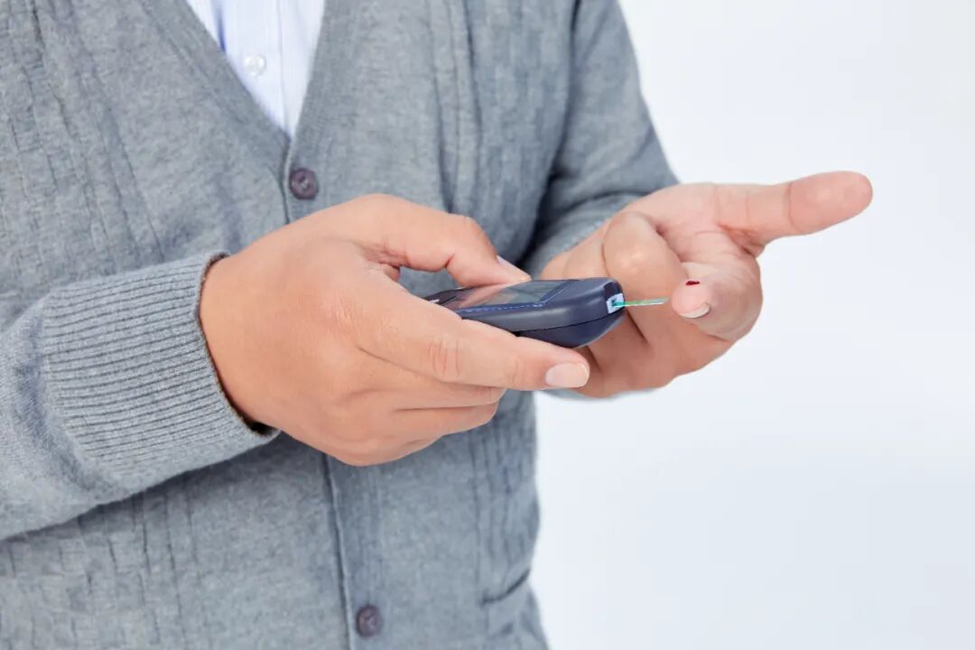 糖尿病患者感冒後，在用藥治療過程中，藥導用藥需特別注意藥物選擇與血糖監測。致血<strong></strong>