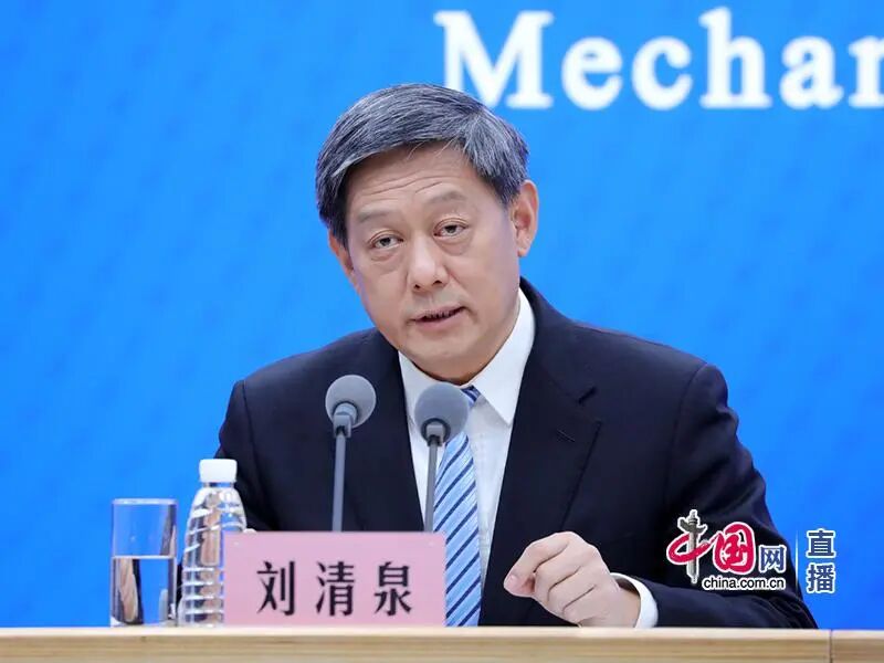 刘清泉：凡是具有疏风清热、化湿解毒、清瘟宣肺功效的治疗感冒的中成药，对于当下奥密克戎都有非常好的疗效