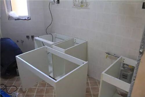 入住半年才敢告诉你：装修橱柜要不要装背板？太多人被坑惨