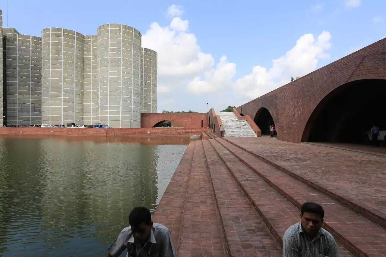 那座让建筑师们魂牵梦萦的混凝土圆桶